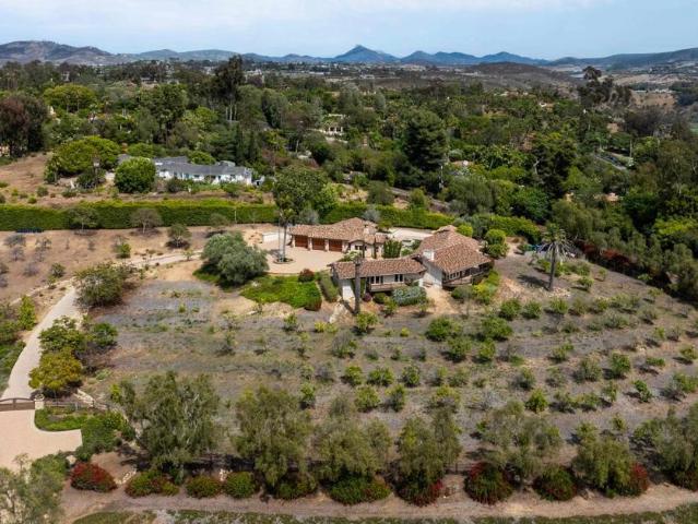 6858 Las Colinas