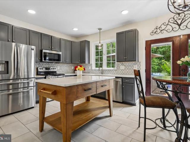 6859 Colonel Taylor Lane