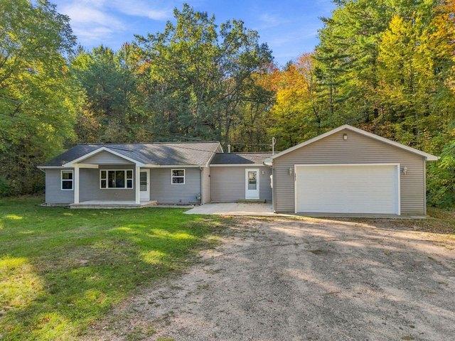6859 W Emery Rd, Houghton Lake, MI 48629