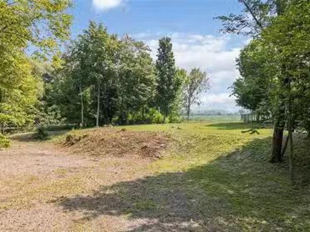 6851 Fleming Street, Plympton Wyoming, ON, N0N 1E0 vacant la.