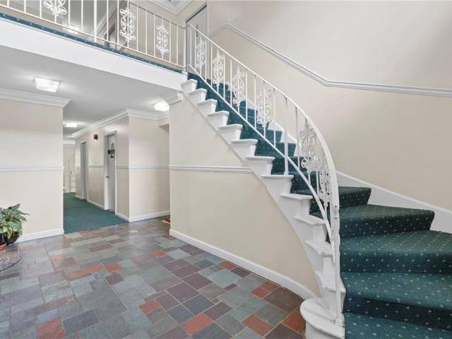 6851 Roswell Road F36