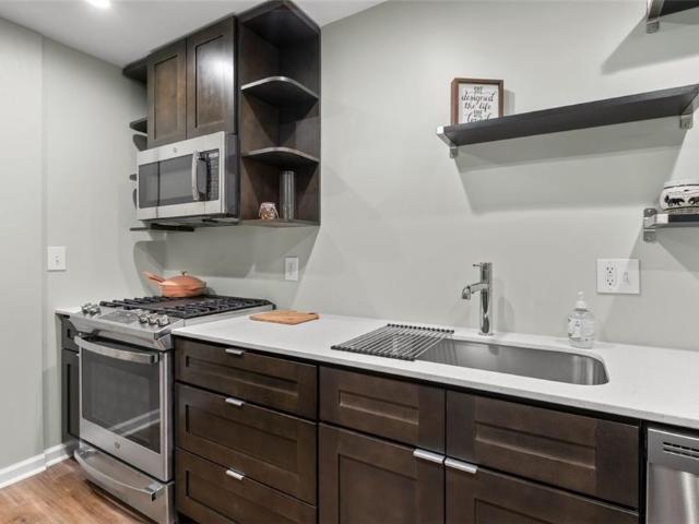 6851 Roswell Road H18
