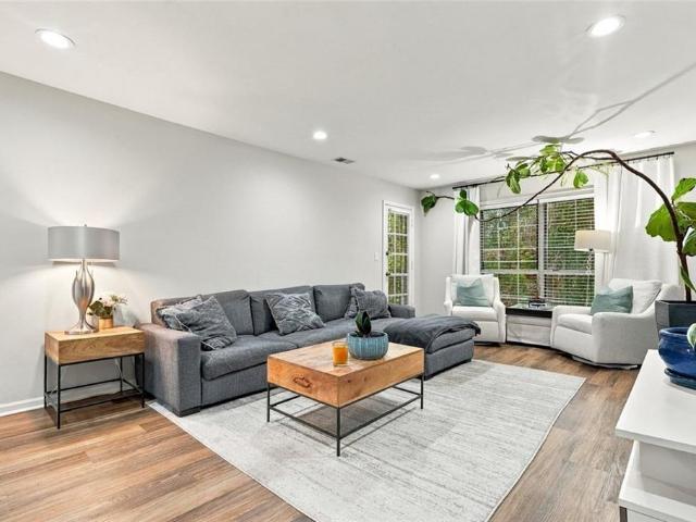 6851 Roswell Road Q 15