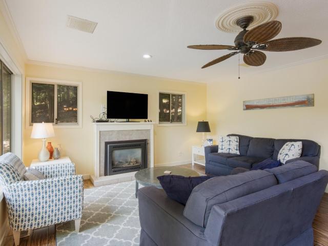 687 Arbutus Trail