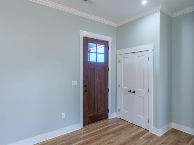 687 Oakview Cir