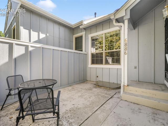 6886 Los Reyes Circle
