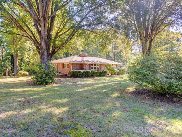 688 Grandview Drive NE