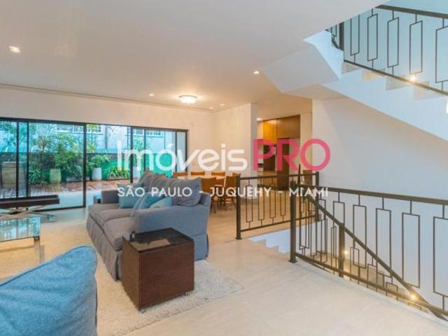 689,40m² 04 suites 04 vagas