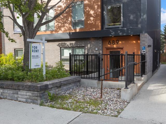 Ottawa, ON K1Z 5G4 689 Churchill Avenue North 303