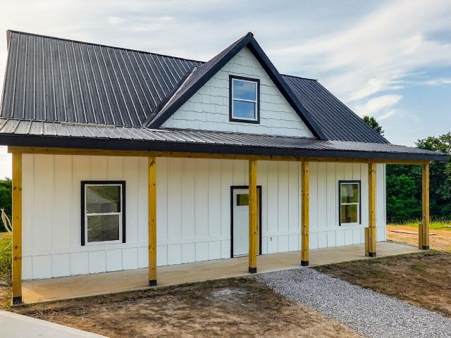 689 Amonett Cir