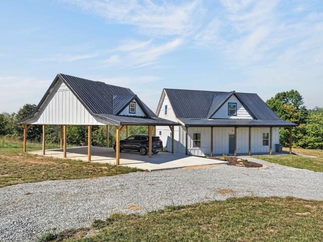 689 Amonett Cir