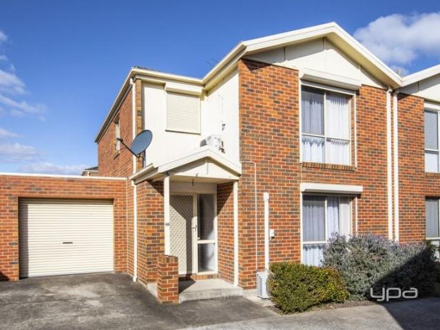 68 Village Avenue, TAYLORS LAKES