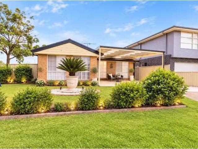 68 Weaver Street, Erskine Park House for rent Listed by Centu.