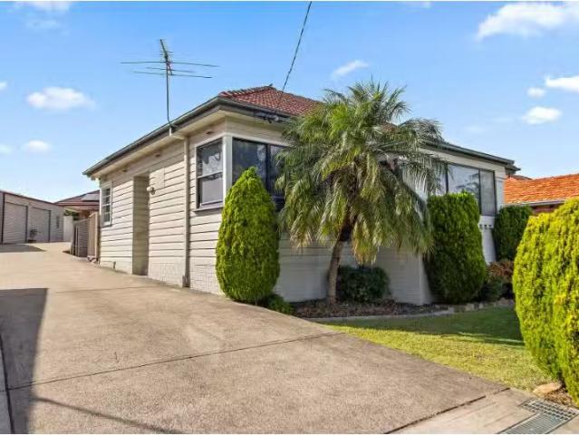 68 Crescent Road, Waratah House for rent Listed by Clare Carn.