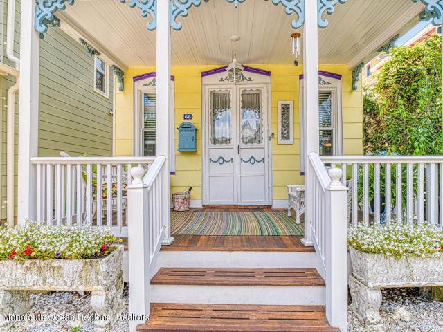 68 Embury Ave, 2 beds, 1 full bath