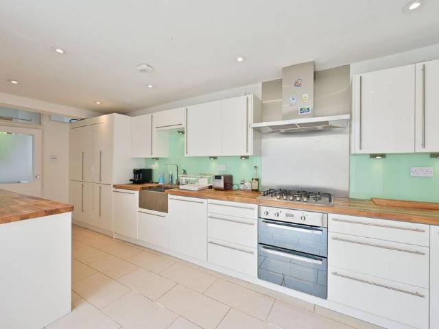 68 Haldon Road, London, SW18 1QG, United Kingdom | 3 bed townhouse for rent #132088133 | Rentberry