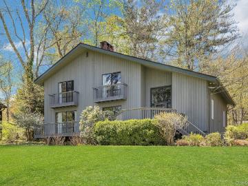 68 Lake Shore Dr, South Salem, NY 10590 | MLS #988086