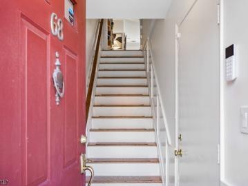 68 Mews Ln