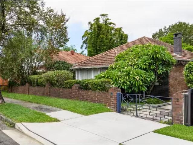 68 Minnamorra Avenue, Earlwood House for rent Listed by Sophi.