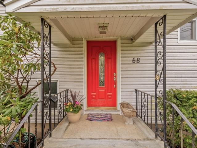 68 Minnehaha Blvd