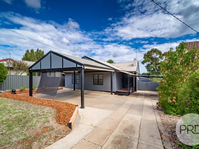 68 Mitchelmore Street, Turvey Park, NSW 2650