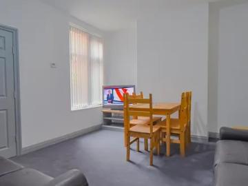 68 Raddlebarn Road, Stirchley, B29 6HJ, United Kingdom | 5 bed townhouse for rent #138594379 | Rentberry