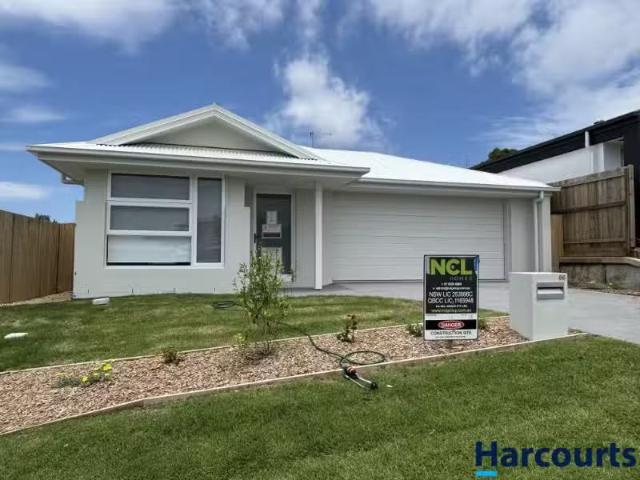68 Salt Air Circuit, LENNOX HEAD House for rent Listed by Abb.