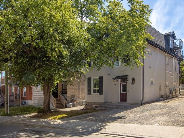 68 Sweetland Avenue 1 Ottawa, ON K1N 7T8