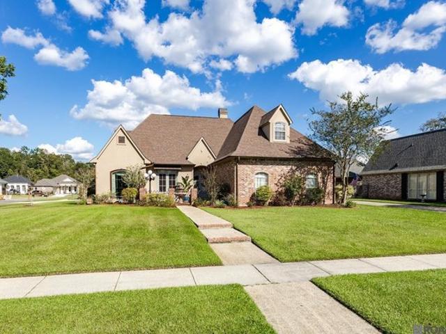 6905 Dianthus Dr, Saint George, LA 70817