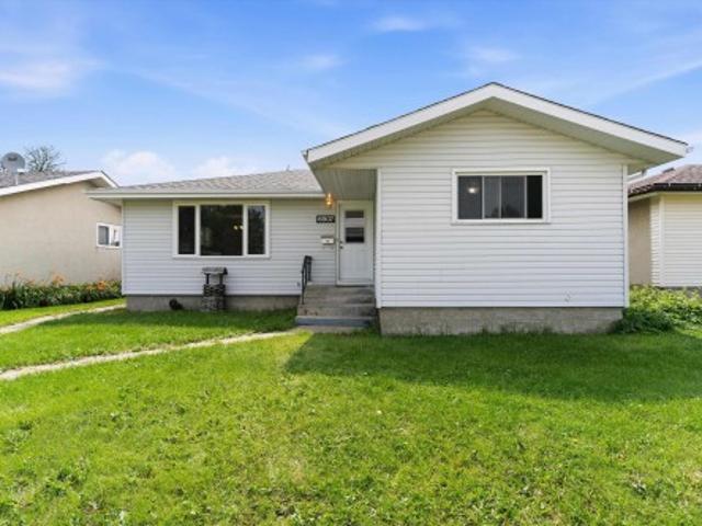 6907 Delwood Road Nw, Edmonton, AB, T5C 3A6 house for sale | Listing ID E4500 | Royal LePage