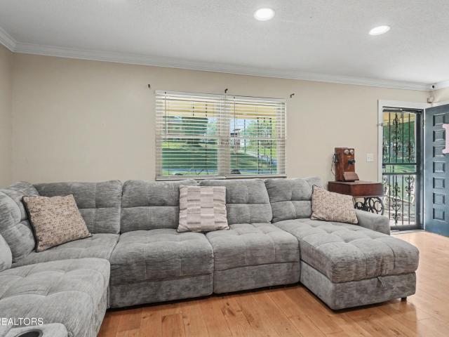 6909 Heatherbrook Drive