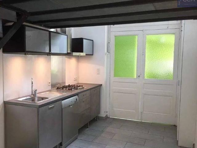 69006 LYON — Magnifique Loft type Atelier d'Artiste 45,59 m²