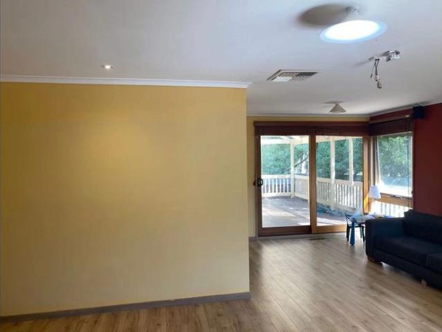$690/w 4 Bed 2 Bath 2 Garage In Prime Lakeside Position