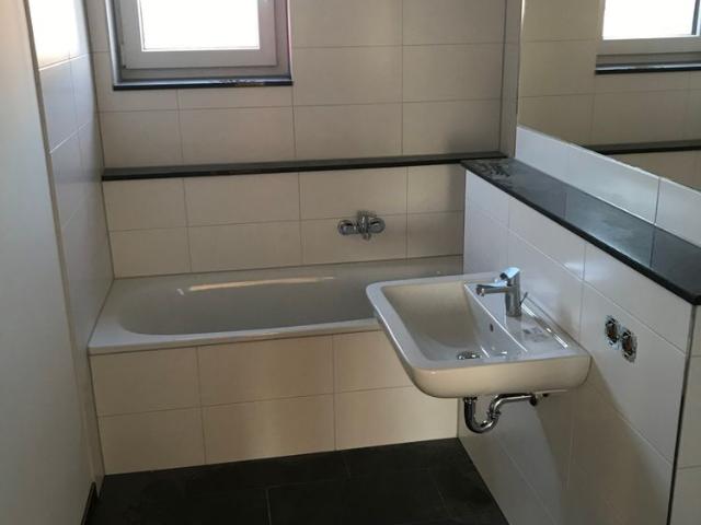 690 02, Gut geschnittene 4 Zimmer Wohnung in Bonn Endenich mit großer Loggia