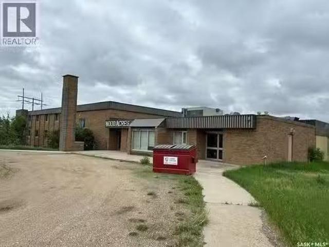 690 7Th Avenue Se, Moose Jaw, SK, S6H 6B1 commercial for sal.