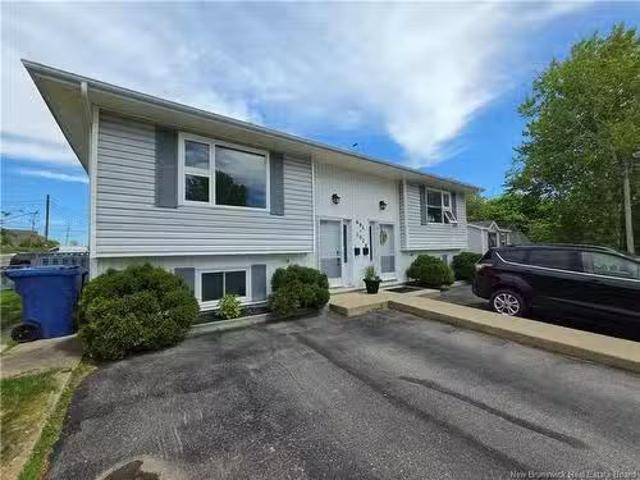 690 692 Grange Ave, Bathurst, NB, E2A 4V5 house for sale Li.