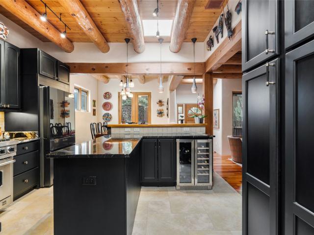 690 La Viveza Court