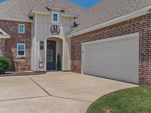 690 Lessie Drive