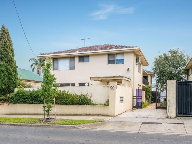 6/90 Normanby Avenue, Thornbury