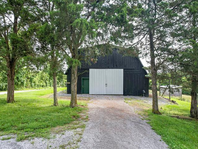 690 Whites Road
