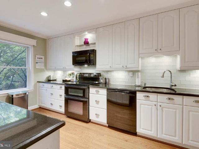 6916 Mclean Park Manor Court