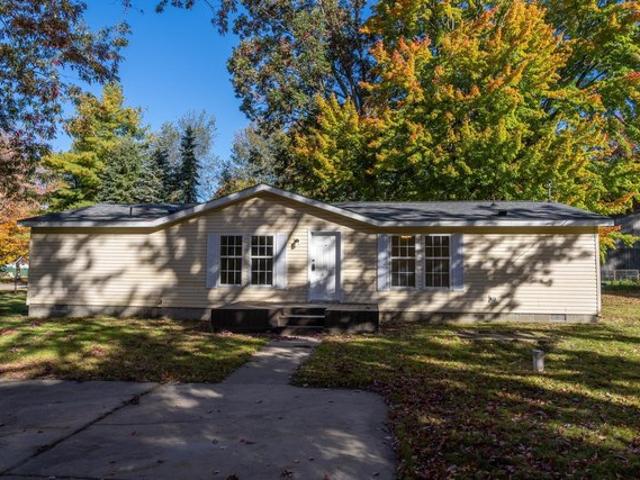 6916 Danes Dr, Houghton Lake, MI 48629