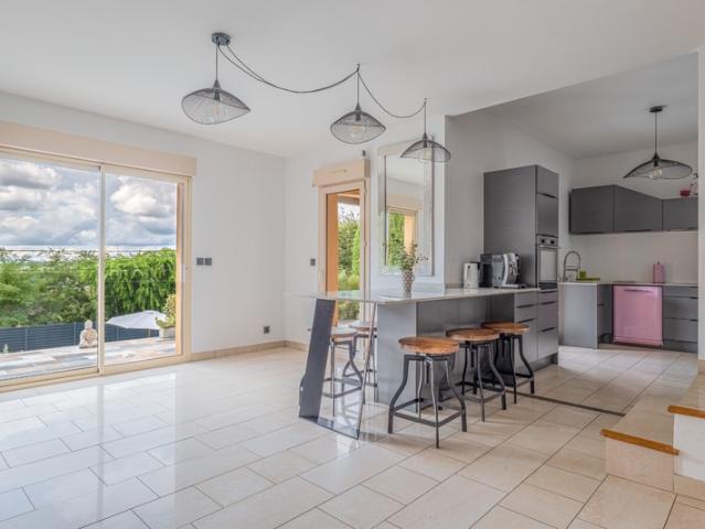 69110 SAINT FOY LES LYON MAISON + APPARTEMENT PISCINE GARAGE JARDIN VUE PANORAMIQUE PROCHE DES COMMODITES CALME