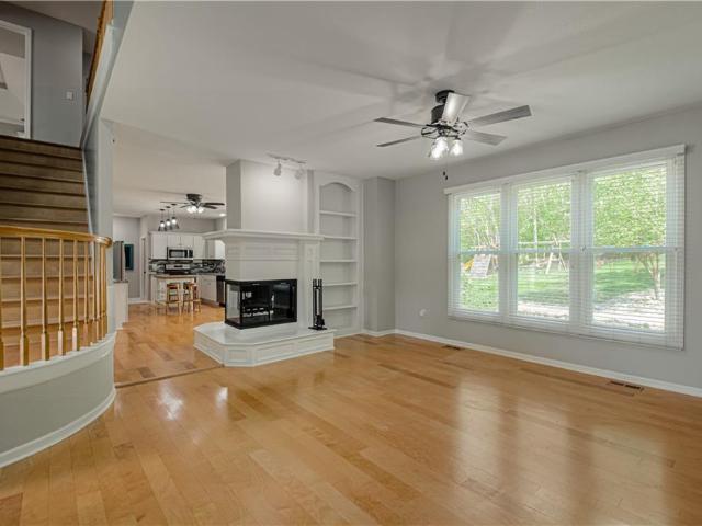 6913 Red Oak Dr, Shawnee, KS 66217 | MLS #2614