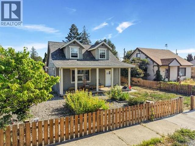 691 693 Okanagan Boulevard, Kelowna, BC, V1Y 7L2 house for sale | Listing ID 10394 | Royal LePage