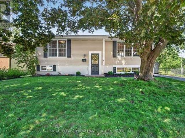 691 Aylmer Crescent, Kingston South Of Taylor Kidd Blvd, ON, K7M 6L7 house for sale | Listing ID X13779 | Royal LePage