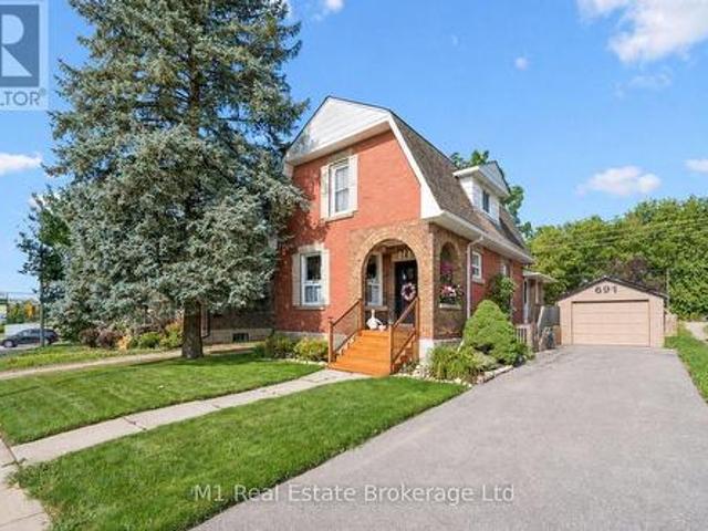 691 St Andrew Street W, Centre Wellington Fergus, ON, N1M 1P7 house for sale | Listing ID X13739 | Royal LePage