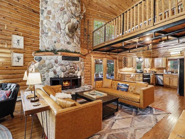 6926 Aarwood Trail