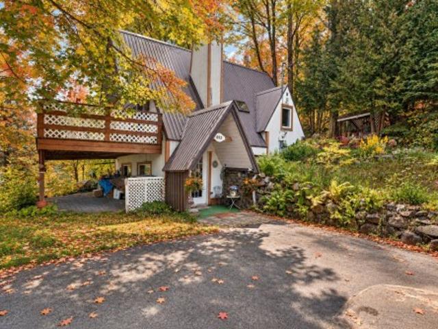 692 2E Rue Du Domaine Pagé, Saint Sauveur, QC, J0R 1R3 house for sale | Listing ID 14329 | Royal LePage
