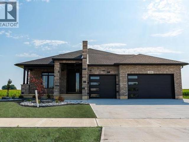 6936 Shoreside Drive, Plympton Wyoming, ON, N0N 1E0 house for sale | Listing ID 26009 | Royal LePage